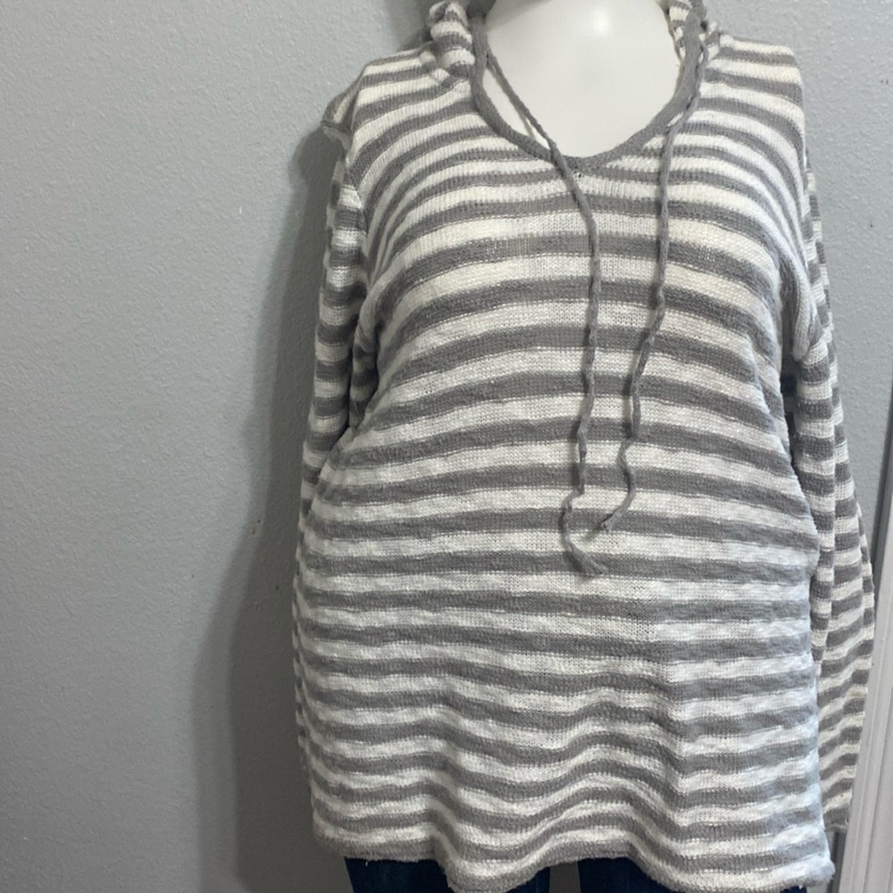 Sweater gorgeous, gray, and white with Hood